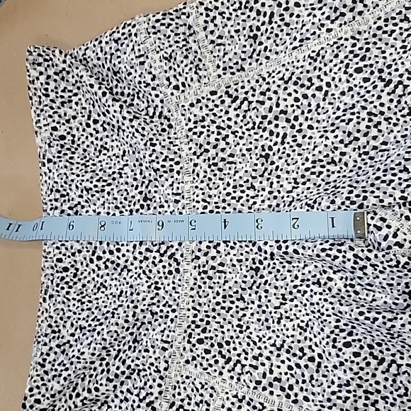 Old Navy SIze S, High Waisted Bike Shorts with Pockets New Without Tag - Picture 5 of 10